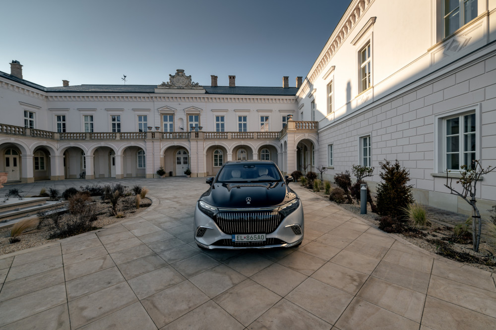 Mercedes-Maybach EQS 680 SUV